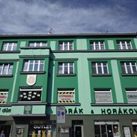Zelená fasáda obchodního domu – Malířské práce Martin Šmídek