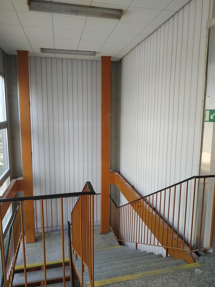 Tapetované stěny schodiště – Malířské práce Martin Šmídek